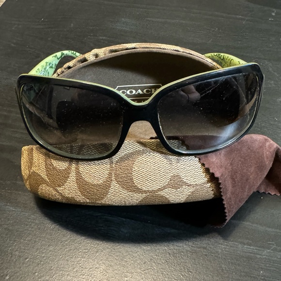 Vintage Coach Sunglasses - Green “Ginger” style - EUC - Case included - Picture 5 of 5